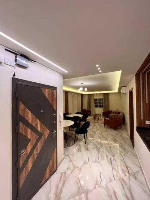 Apartment White Palace Served 31 *